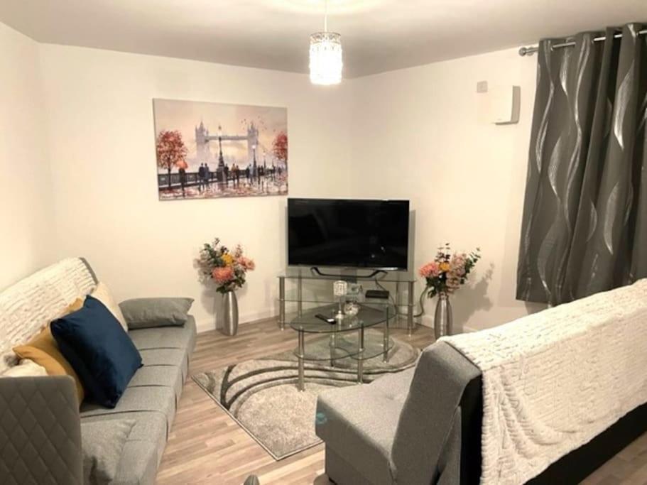Supreme - 1 Bedroom Apart Sleeps 4 Short/Long Stay Gillingham  Eksteriør bilde