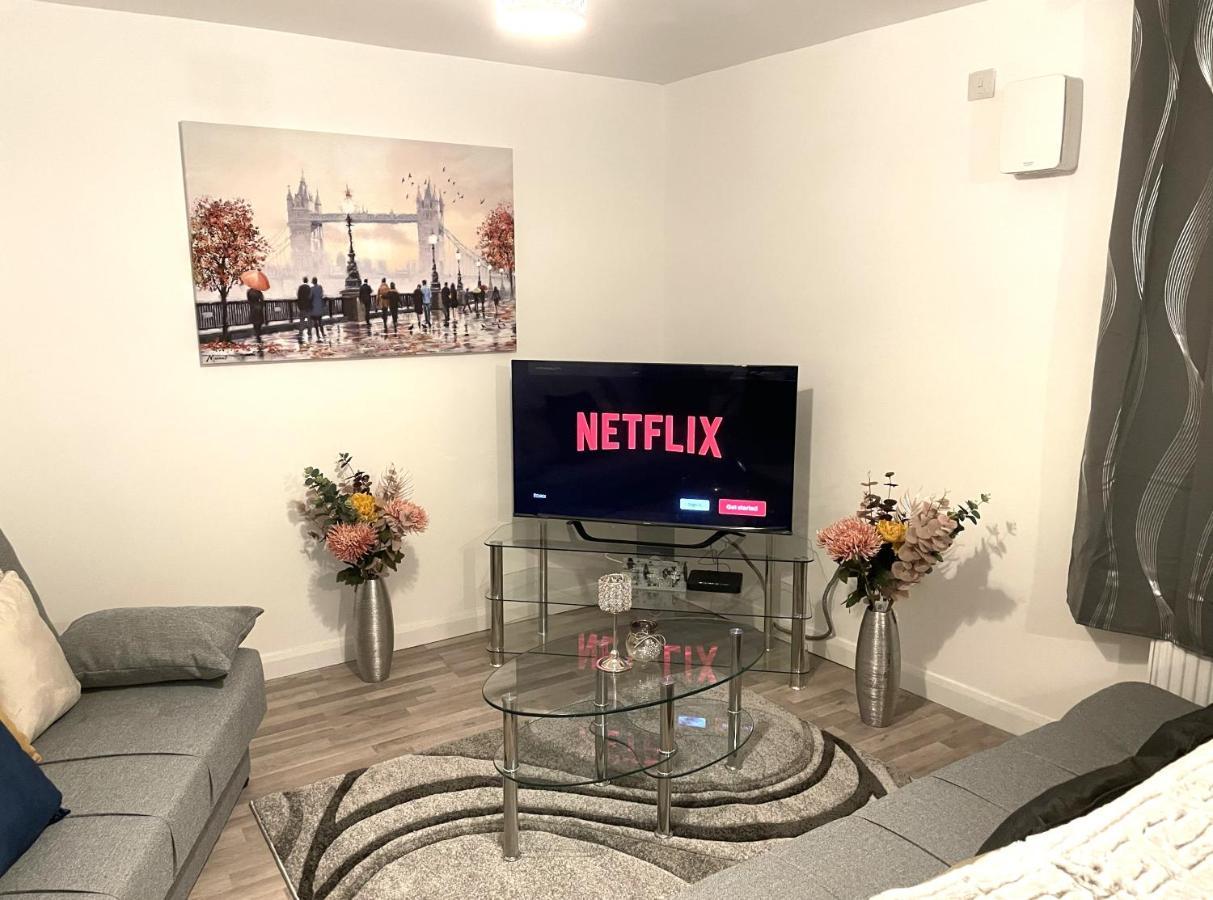 Supreme - 1 Bedroom Apart Sleeps 4 Short/Long Stay Gillingham  Eksteriør bilde