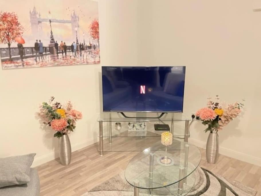 Supreme - 1 Bedroom Apart Sleeps 4 Short/Long Stay Gillingham  Eksteriør bilde