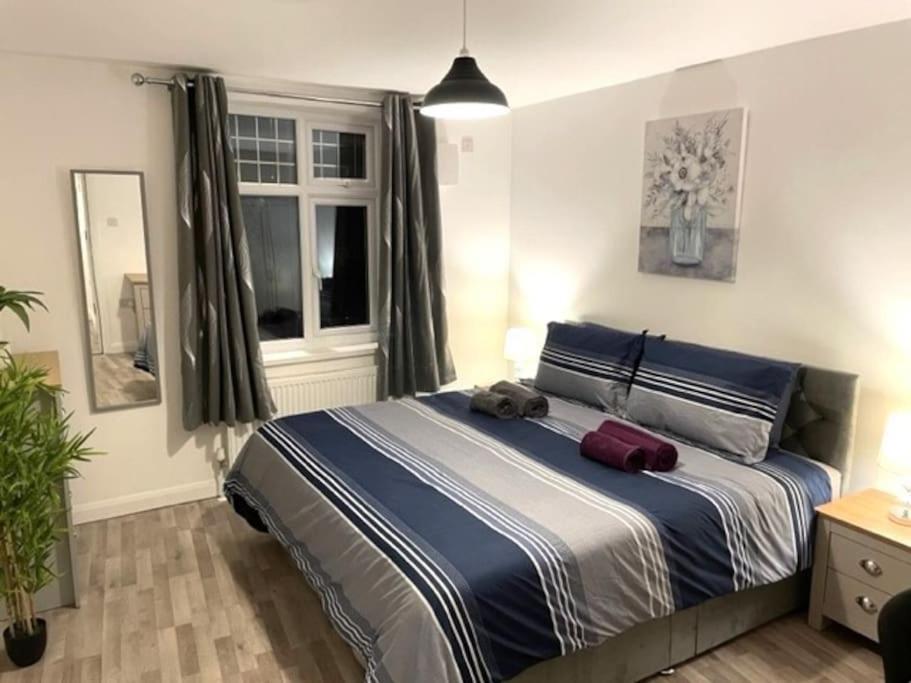 Supreme - 1 Bedroom Apart Sleeps 4 Short/Long Stay Gillingham  Eksteriør bilde