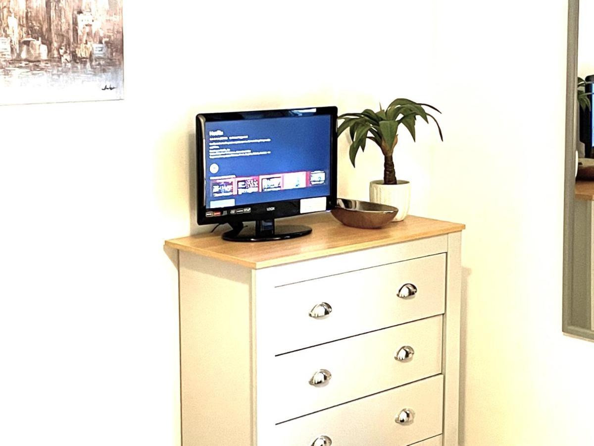 Supreme - 1 Bedroom Apart Sleeps 4 Short/Long Stay Gillingham  Eksteriør bilde