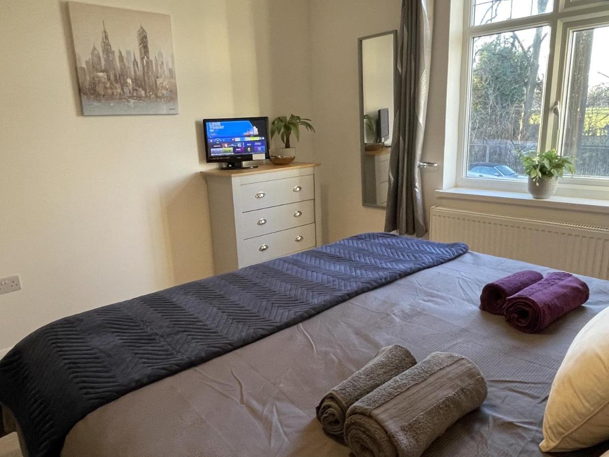 Supreme - 1 Bedroom Apart Sleeps 4 Short/Long Stay Gillingham  Eksteriør bilde